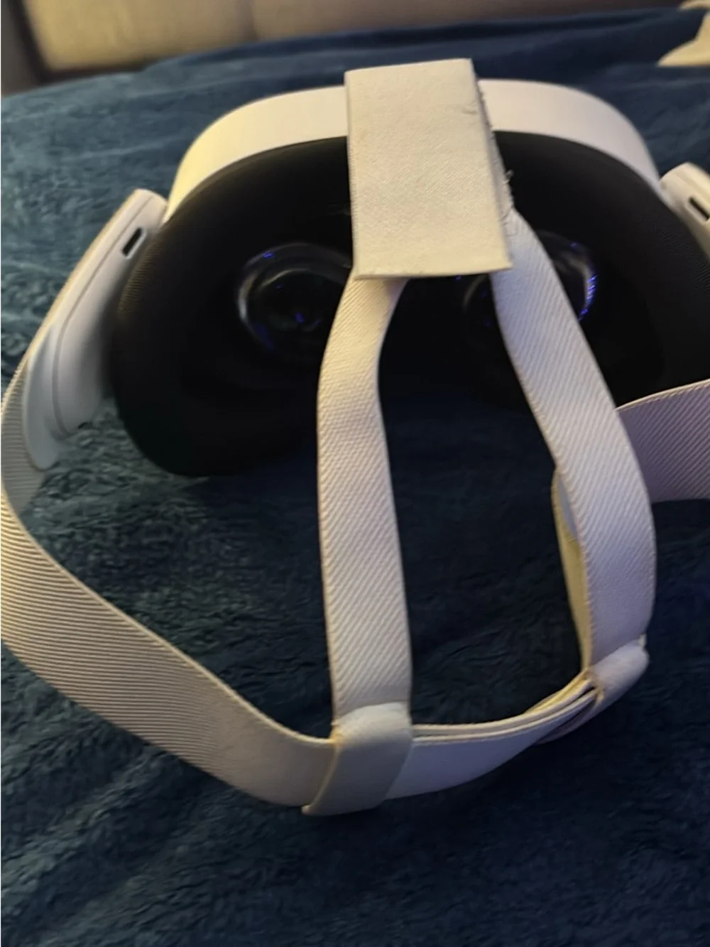 Oculus Quest 3s White VR Headset with White Straps
